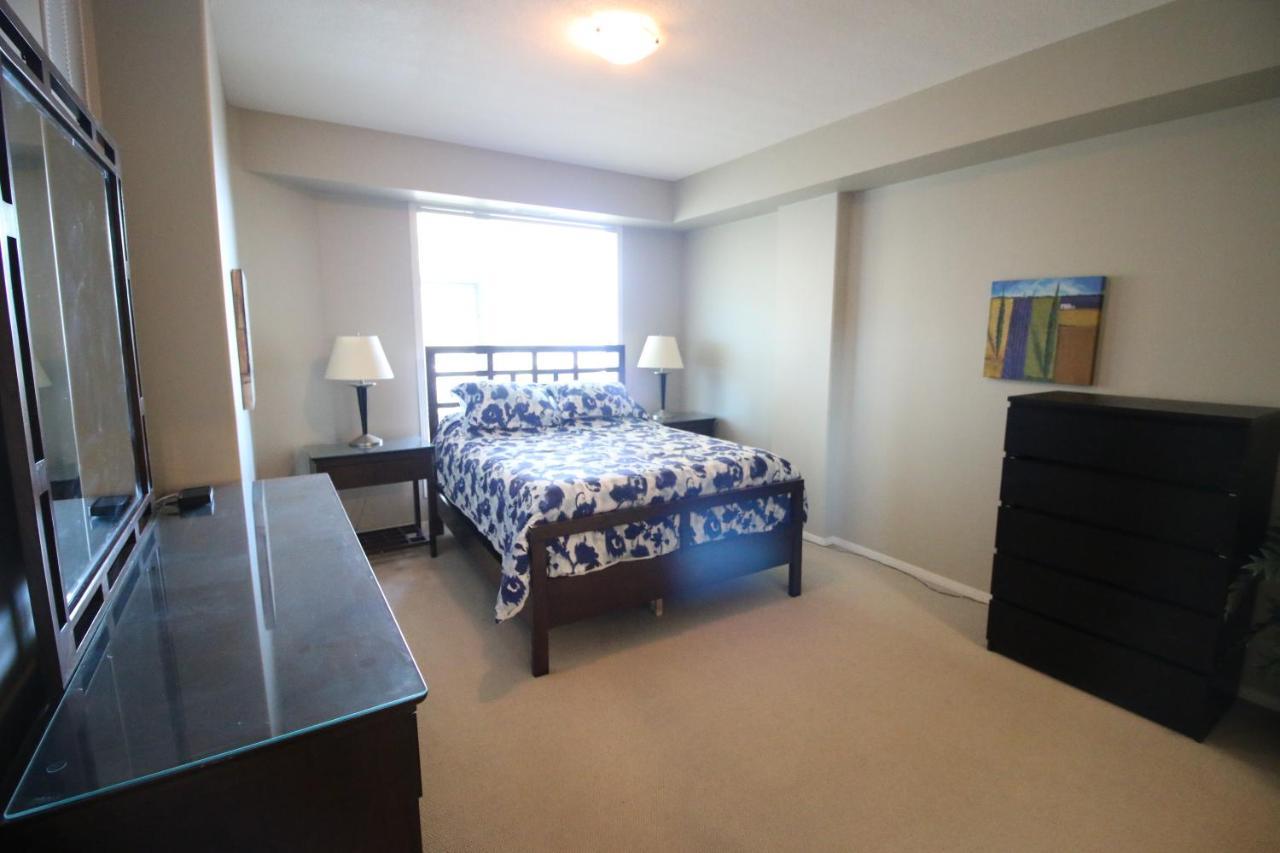 Sunset Waterfront Resort By Discover Kelowna Resort Accommodations Eksteriør bilde