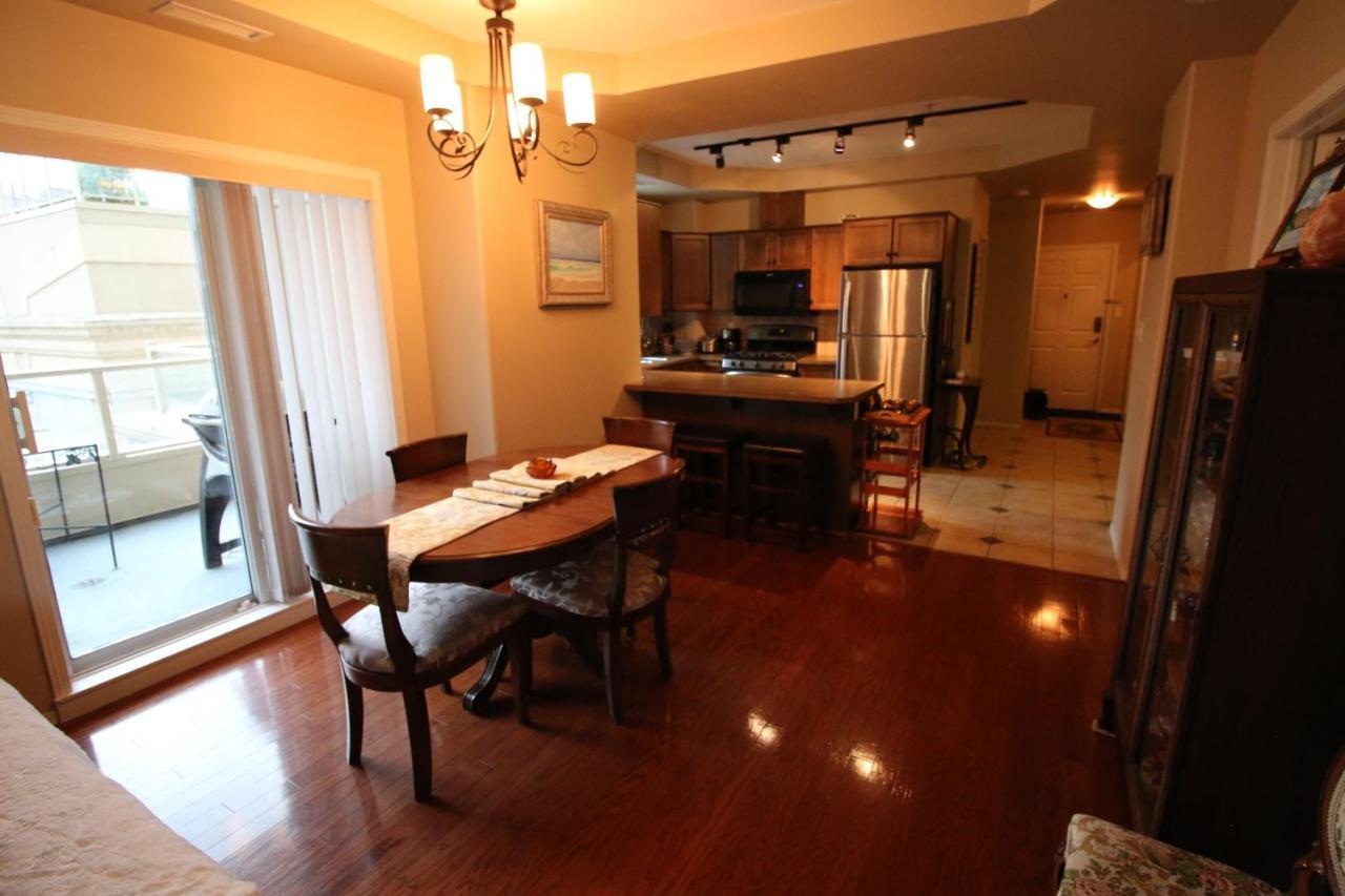 Sunset Waterfront Resort By Discover Kelowna Resort Accommodations Eksteriør bilde