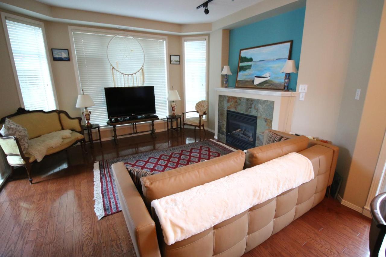 Sunset Waterfront Resort By Discover Kelowna Resort Accommodations Eksteriør bilde
