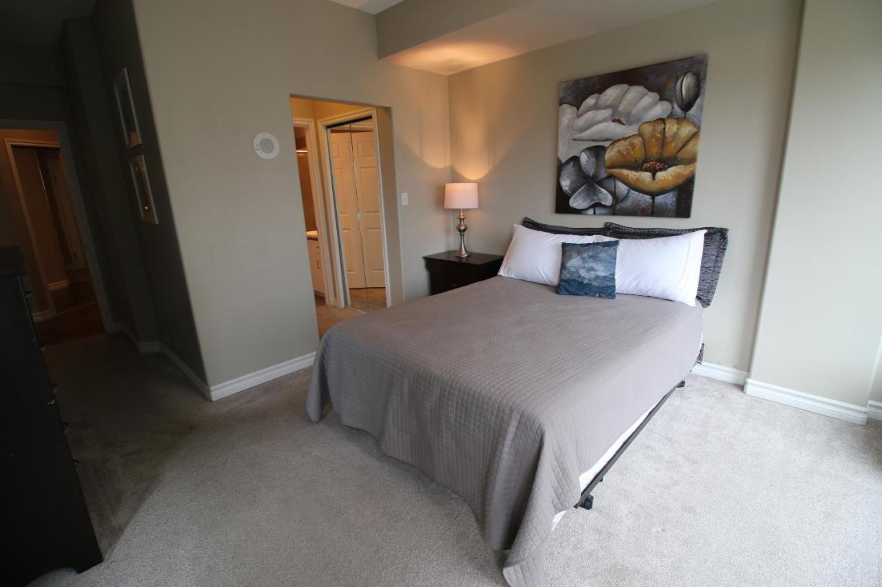 Sunset Waterfront Resort By Discover Kelowna Resort Accommodations Eksteriør bilde