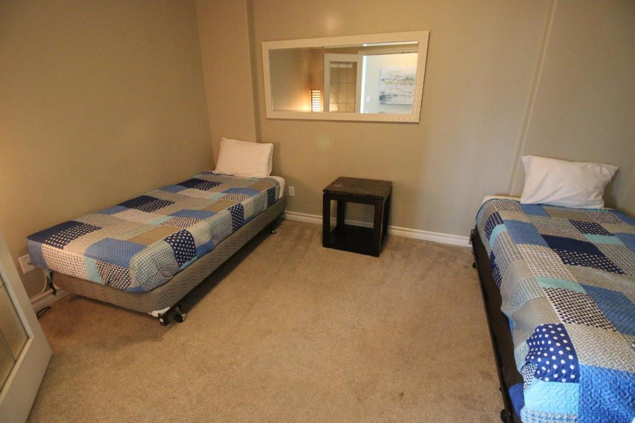 Sunset Waterfront Resort By Discover Kelowna Resort Accommodations Eksteriør bilde