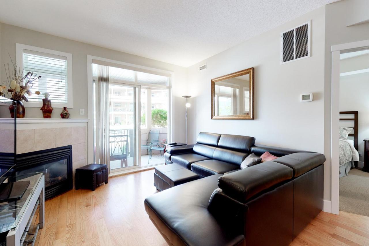 Sunset Waterfront Resort By Discover Kelowna Resort Accommodations Eksteriør bilde