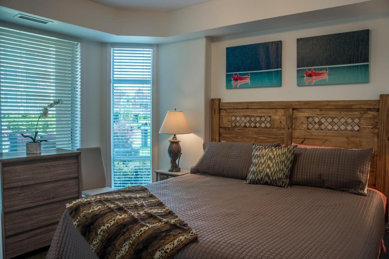 Sunset Waterfront Resort By Discover Kelowna Resort Accommodations Eksteriør bilde
