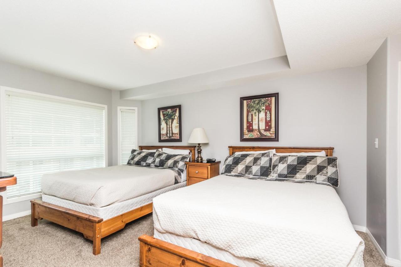 Sunset Waterfront Resort By Discover Kelowna Resort Accommodations Eksteriør bilde
