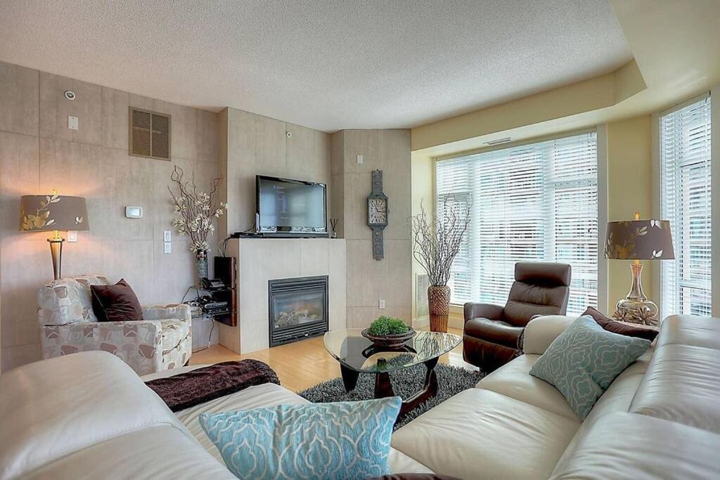 Sunset Waterfront Resort By Discover Kelowna Resort Accommodations Eksteriør bilde