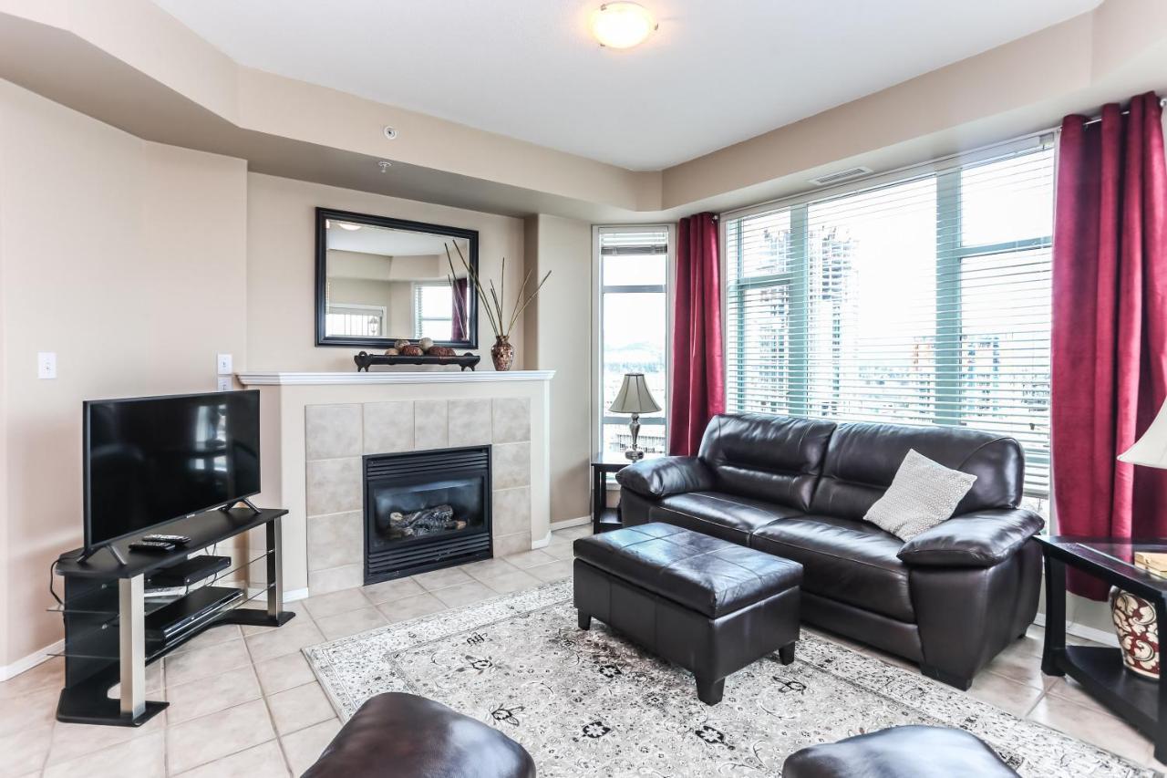 Sunset Waterfront Resort By Discover Kelowna Resort Accommodations Eksteriør bilde