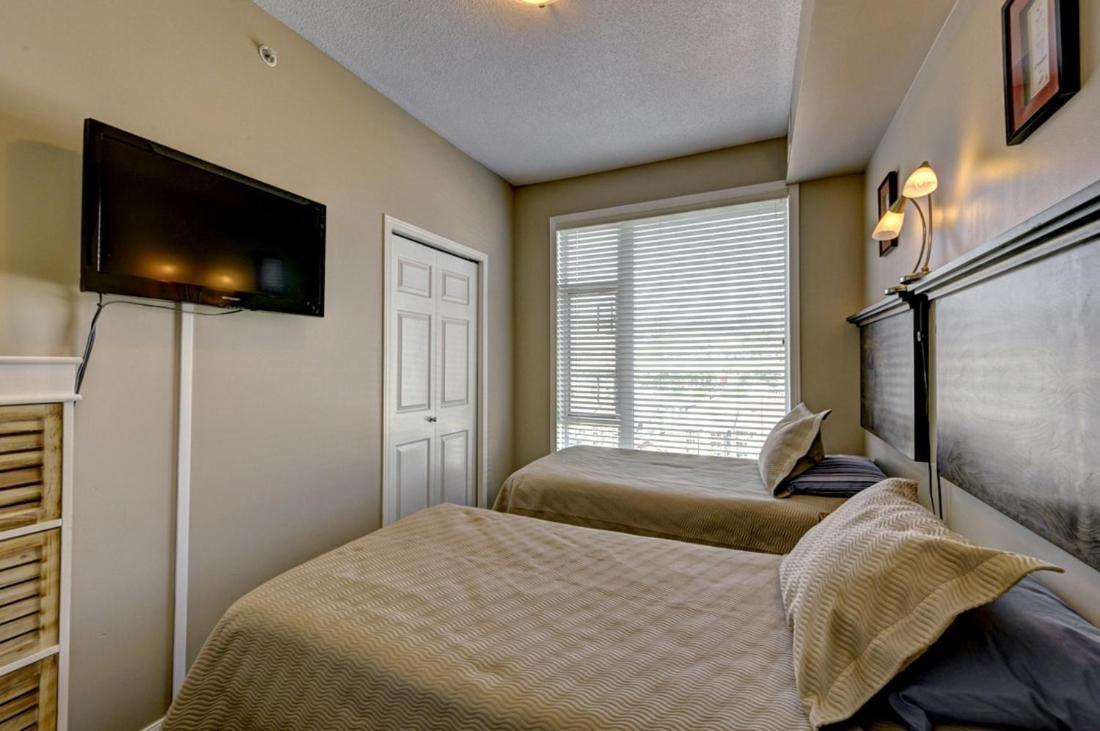 Sunset Waterfront Resort By Discover Kelowna Resort Accommodations Eksteriør bilde