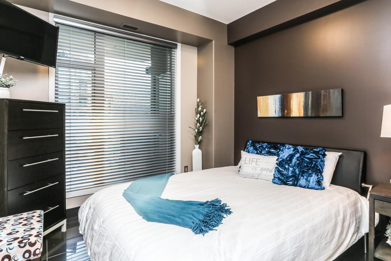 Sunset Waterfront Resort By Discover Kelowna Resort Accommodations Eksteriør bilde