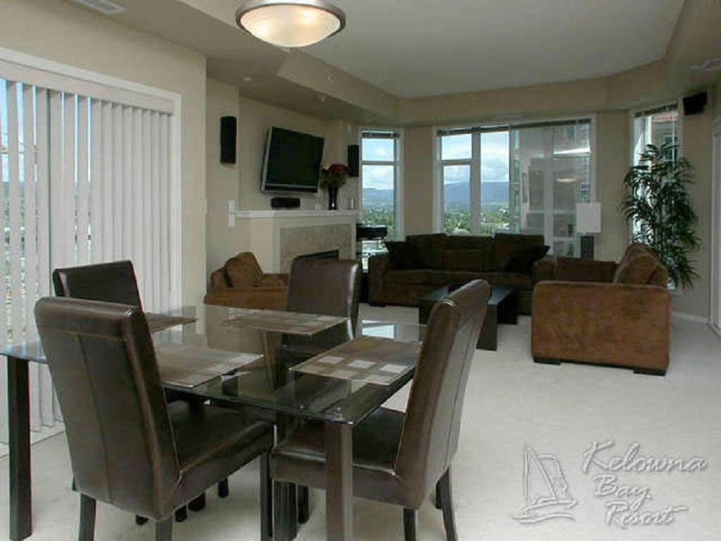 Sunset Waterfront Resort By Discover Kelowna Resort Accommodations Eksteriør bilde