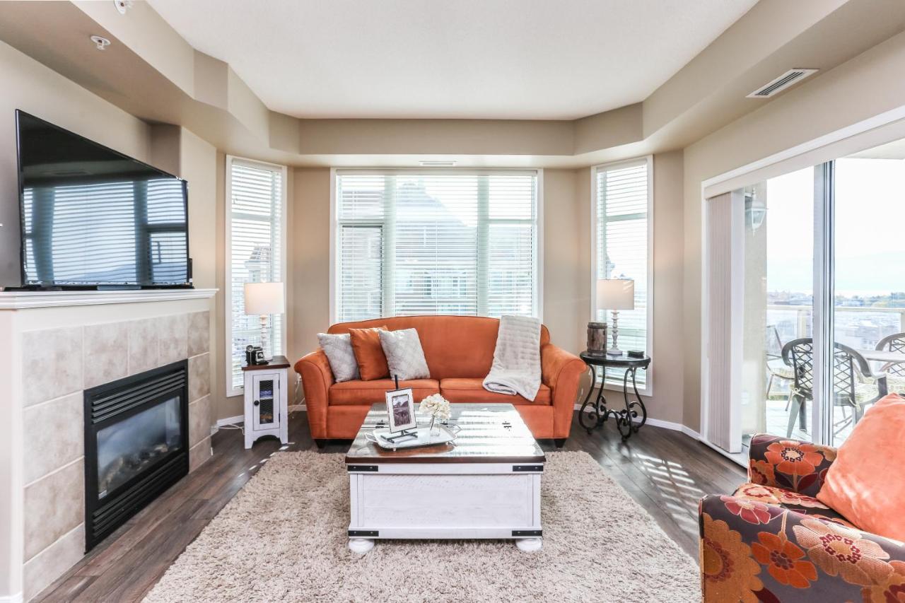 Sunset Waterfront Resort By Discover Kelowna Resort Accommodations Eksteriør bilde