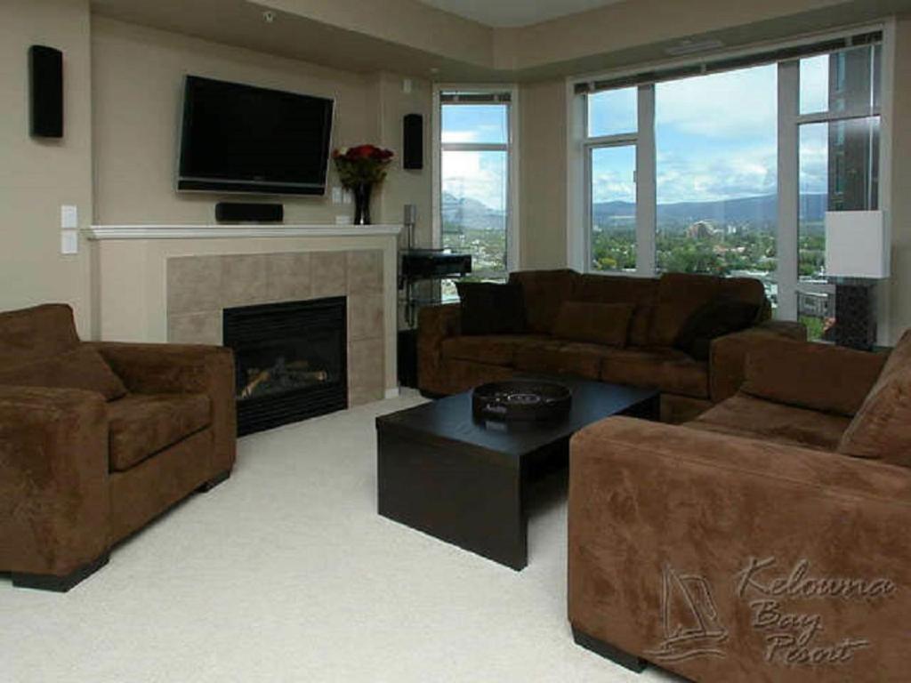 Sunset Waterfront Resort By Discover Kelowna Resort Accommodations Eksteriør bilde