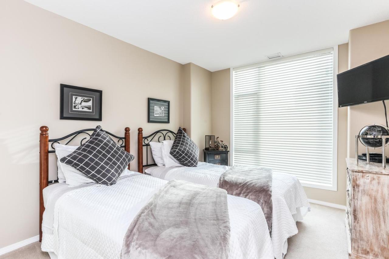 Sunset Waterfront Resort By Discover Kelowna Resort Accommodations Eksteriør bilde