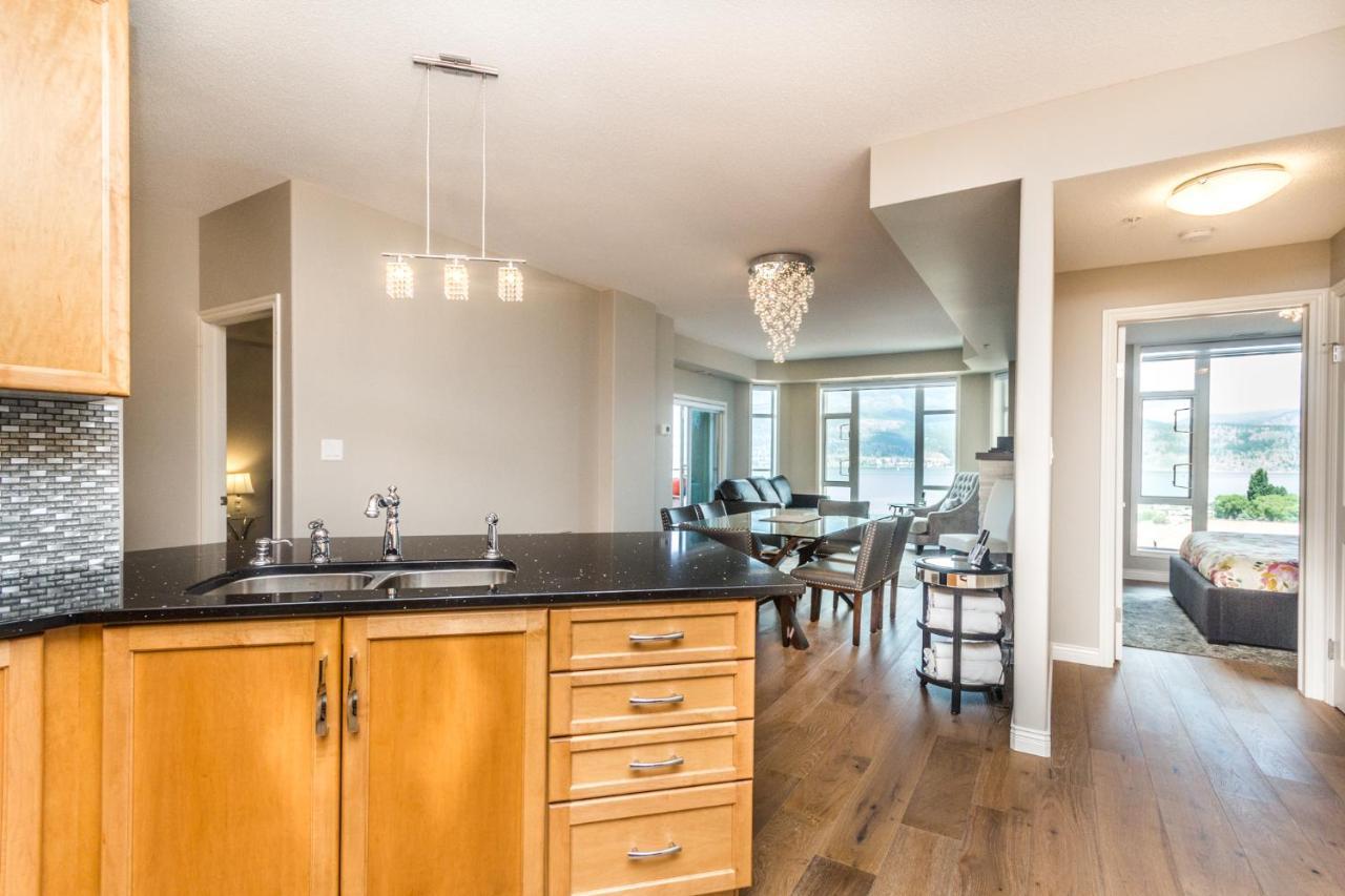 Sunset Waterfront Resort By Discover Kelowna Resort Accommodations Eksteriør bilde