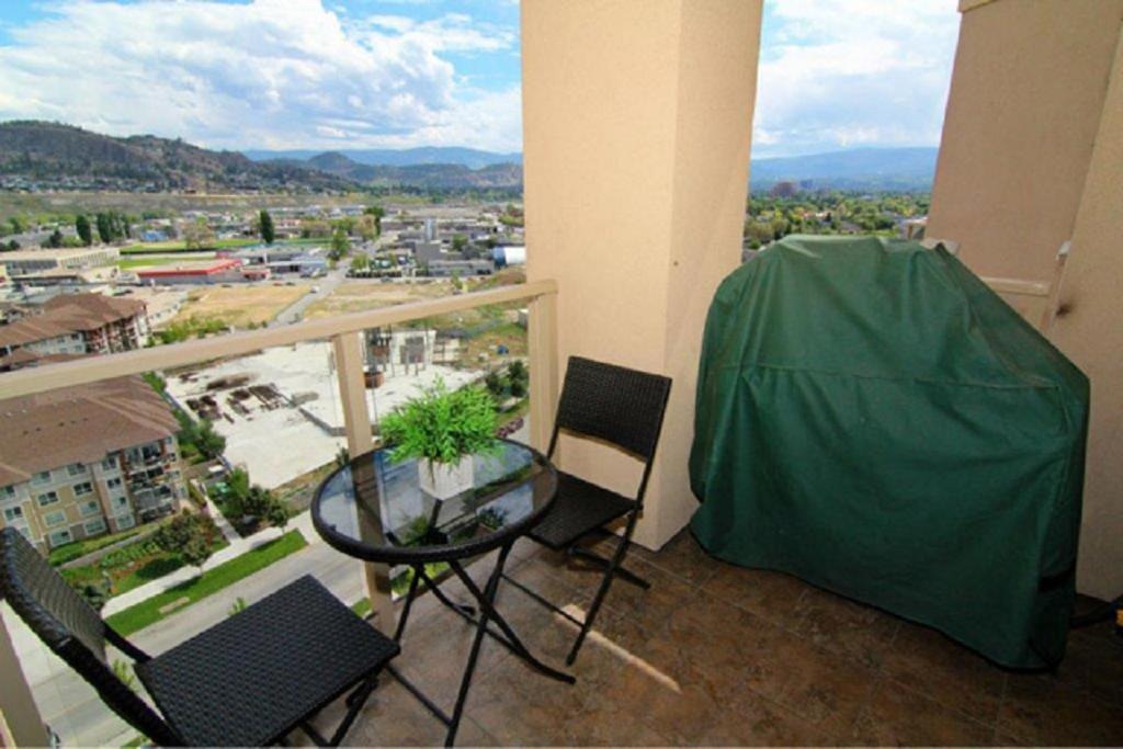 Sunset Waterfront Resort By Discover Kelowna Resort Accommodations Eksteriør bilde