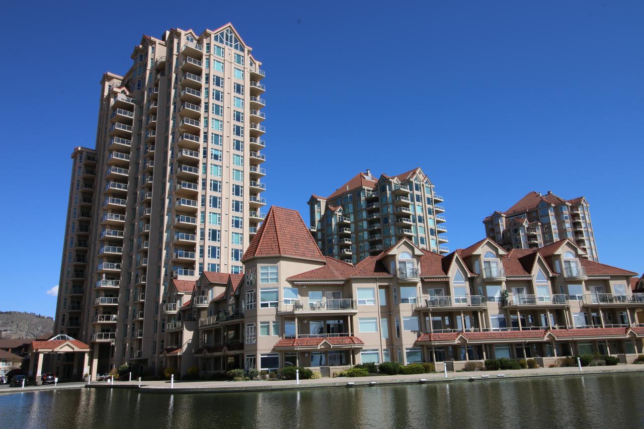 Sunset Waterfront Resort By Discover Kelowna Resort Accommodations Eksteriør bilde