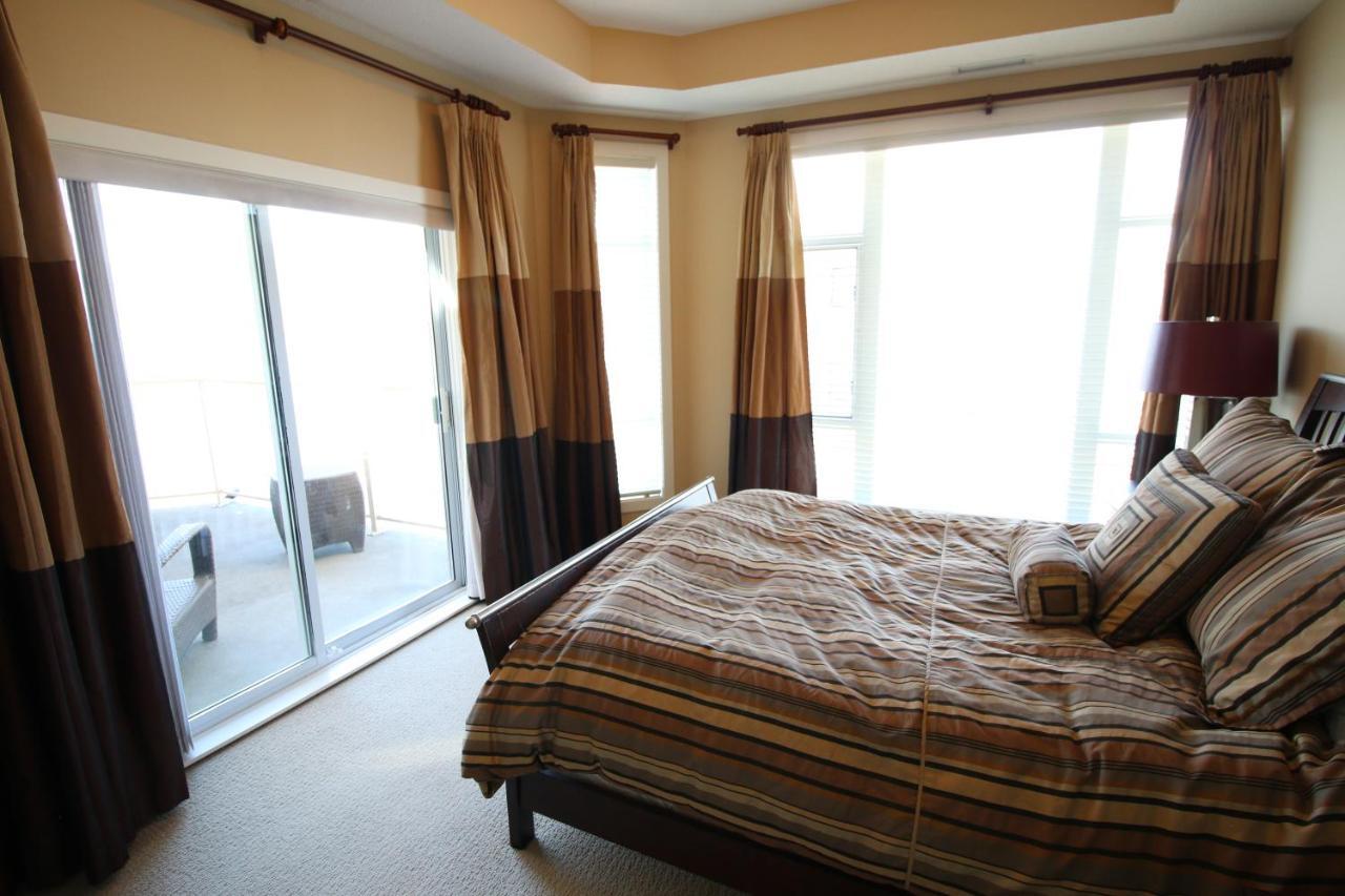 Sunset Waterfront Resort By Discover Kelowna Resort Accommodations Eksteriør bilde