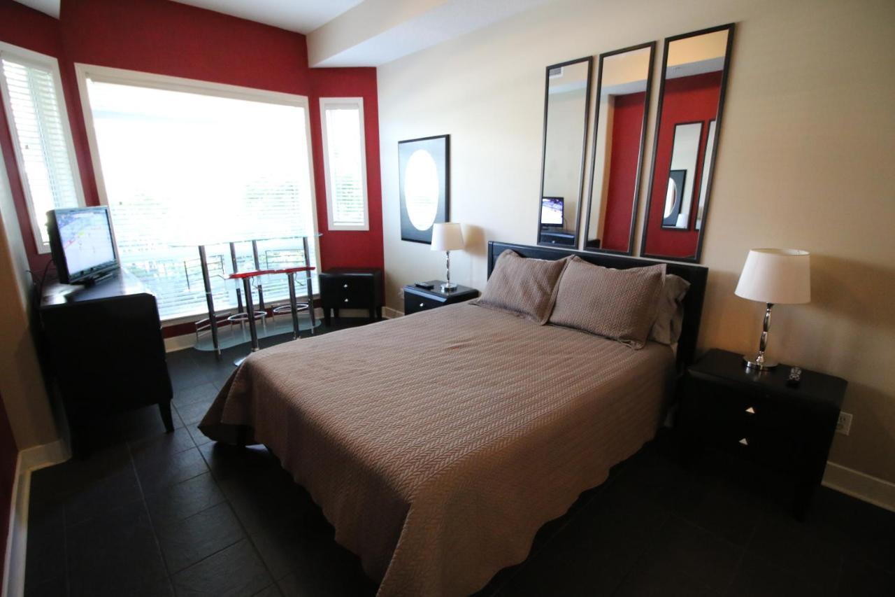 Sunset Waterfront Resort By Discover Kelowna Resort Accommodations Eksteriør bilde