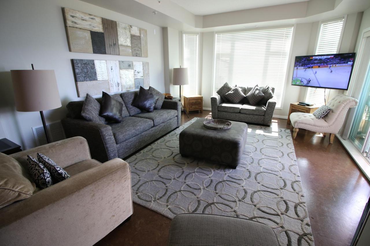 Sunset Waterfront Resort By Discover Kelowna Resort Accommodations Eksteriør bilde