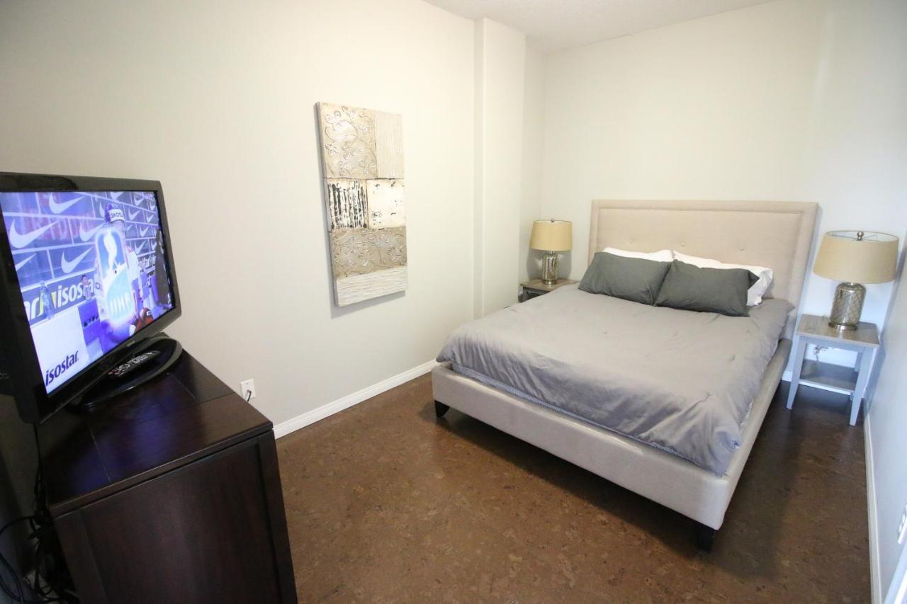 Sunset Waterfront Resort By Discover Kelowna Resort Accommodations Eksteriør bilde